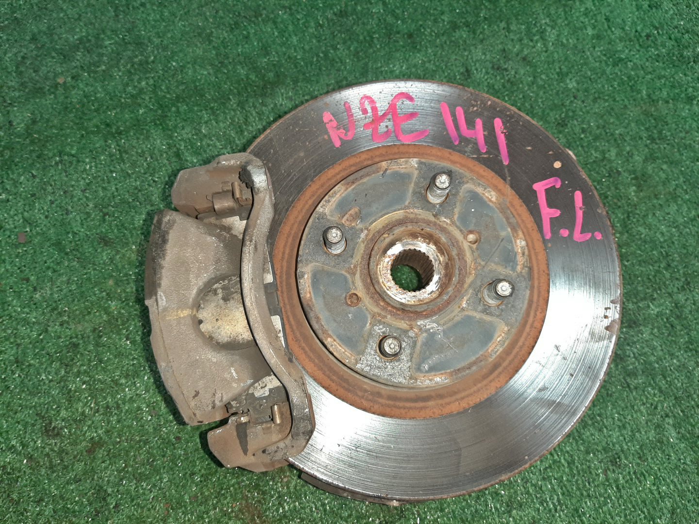 Ступица левая передняя TOYOTA AXIO, COROLLA FIELDER, COROLLA  AXIO, FIELDER NZE141, ZRE142, ZRE142G, NZE141G 1NZ-FE, 2ZR-FAE, 2ZR-FE 1 ракурс