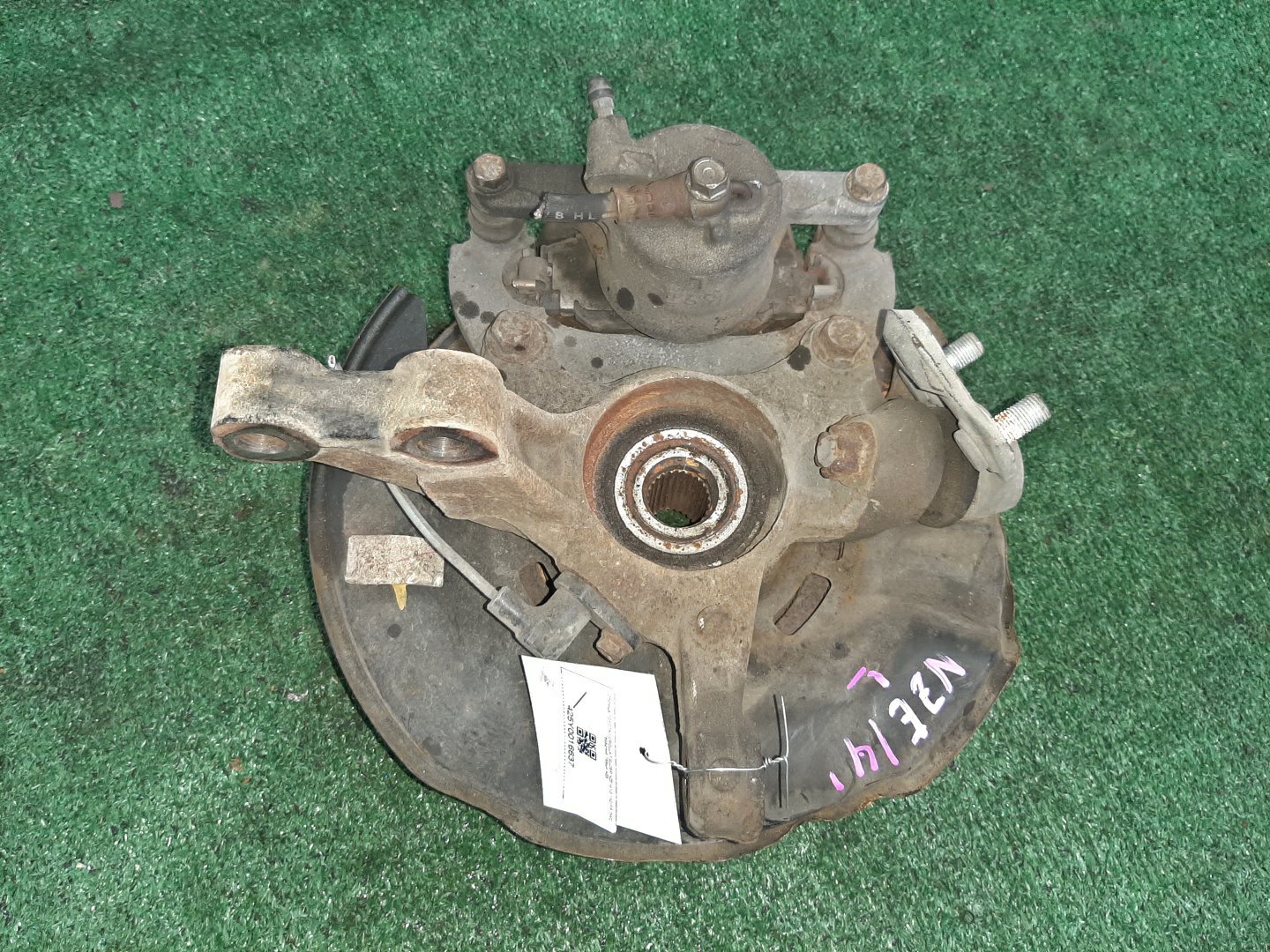 Ступица левая передняя TOYOTA AXIO, COROLLA FIELDER, COROLLA  AXIO, FIELDER NZE141, ZRE142, ZRE142G, NZE141G 1NZ-FE, 2ZR-FAE, 2ZR-FE 3 ракурс