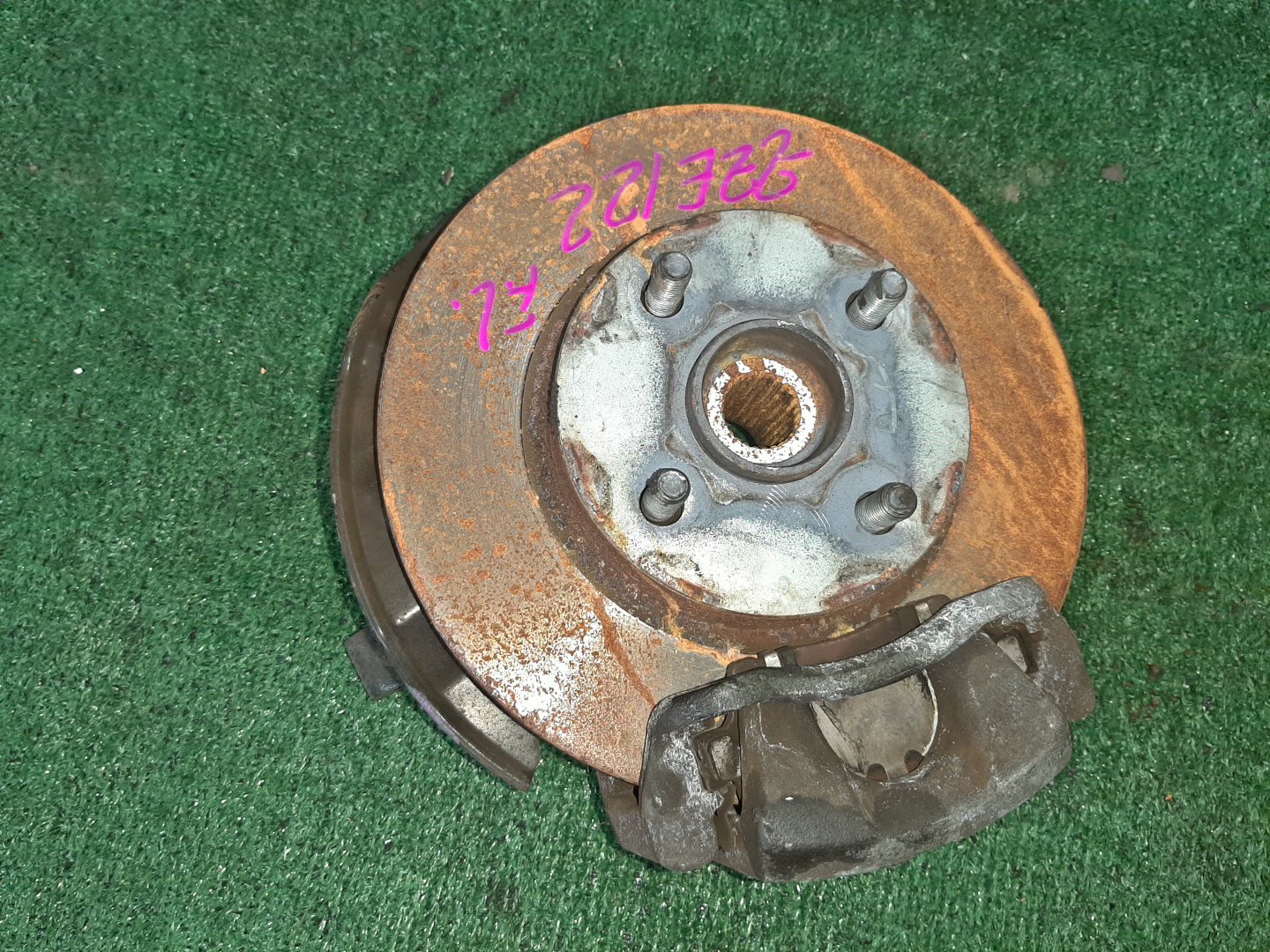 Ступица левая передняя TOYOTA COROLLA, COROLLA SPACIO, COROLLA FIELDER, ALLEX, COROLLA RUNX ZZE122, NZE121N, ZZE122N, ZZE122G 1ZZ-FE, 1NZ-FE 1 ракурс