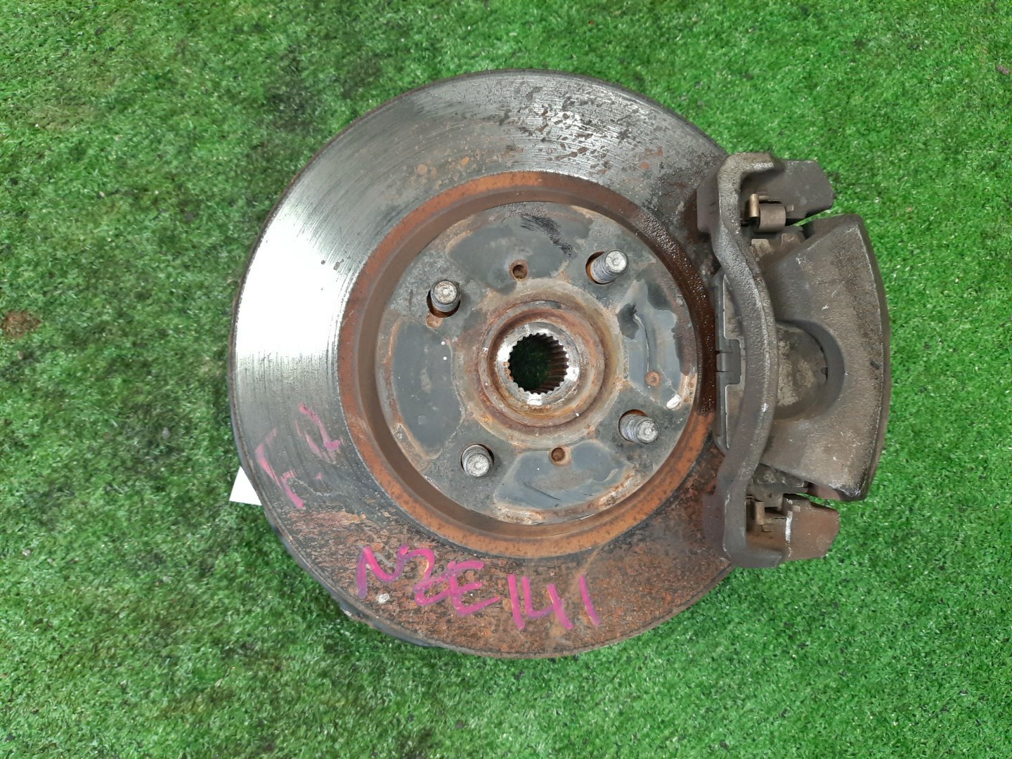 Ступица правая передняя TOYOTA AXIO, COROLLA FIELDER, COROLLA  AXIO, FIELDER NZE141, ZRE142, ZRE142G, NZE141G 1NZ-FE, 2ZR-FAE, 2ZR-FE 1 ракурс