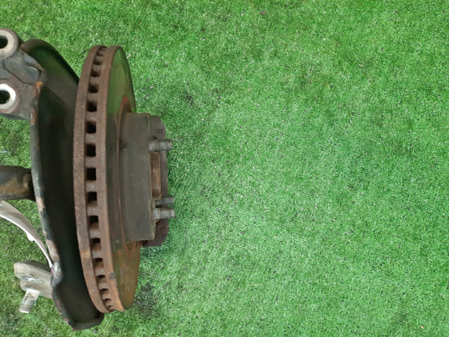 Ступица правая передняя TOYOTA AXIO, COROLLA FIELDER, COROLLA  AXIO, FIELDER NZE141, ZRE142, ZRE142G, NZE141G 1NZ-FE, 2ZR-FAE, 2ZR-FE 3 ракурс
