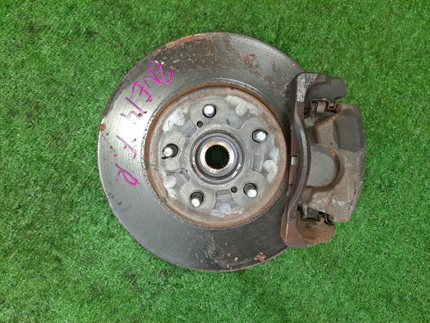 Ступица правая передняя TOYOTA AXIO, COROLLA FIELDER, COROLLA  AXIO, FIELDER NZE141, ZRE142, ZRE142G, NZE141G 1NZ-FE, 2ZR-FAE, 2ZR-FE 1 ракурс
