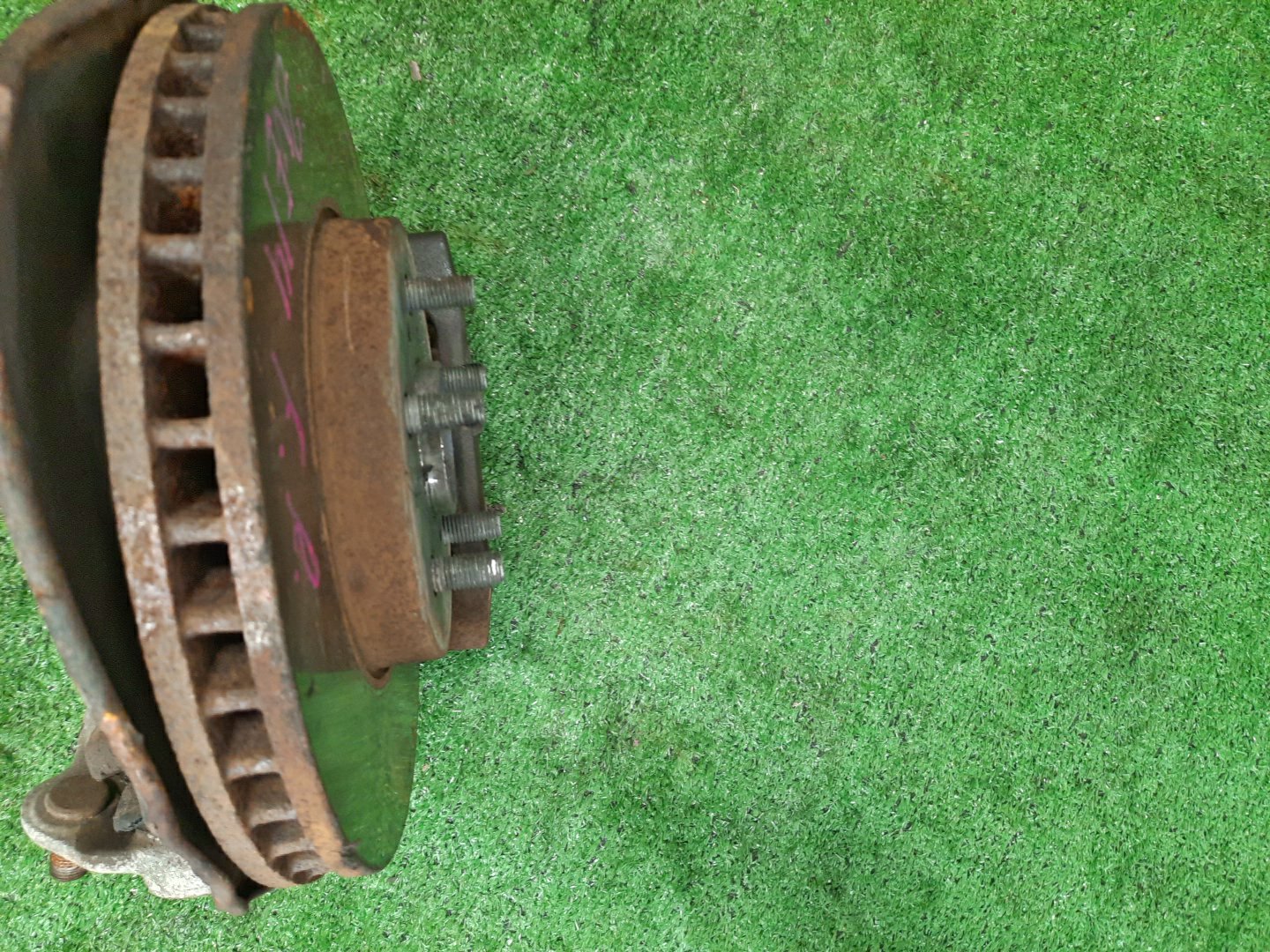 Ступица правая передняя TOYOTA AXIO, COROLLA FIELDER, COROLLA  AXIO, FIELDER NZE141, ZRE142, ZRE142G, NZE141G 1NZ-FE, 2ZR-FAE, 2ZR-FE 3 ракурс