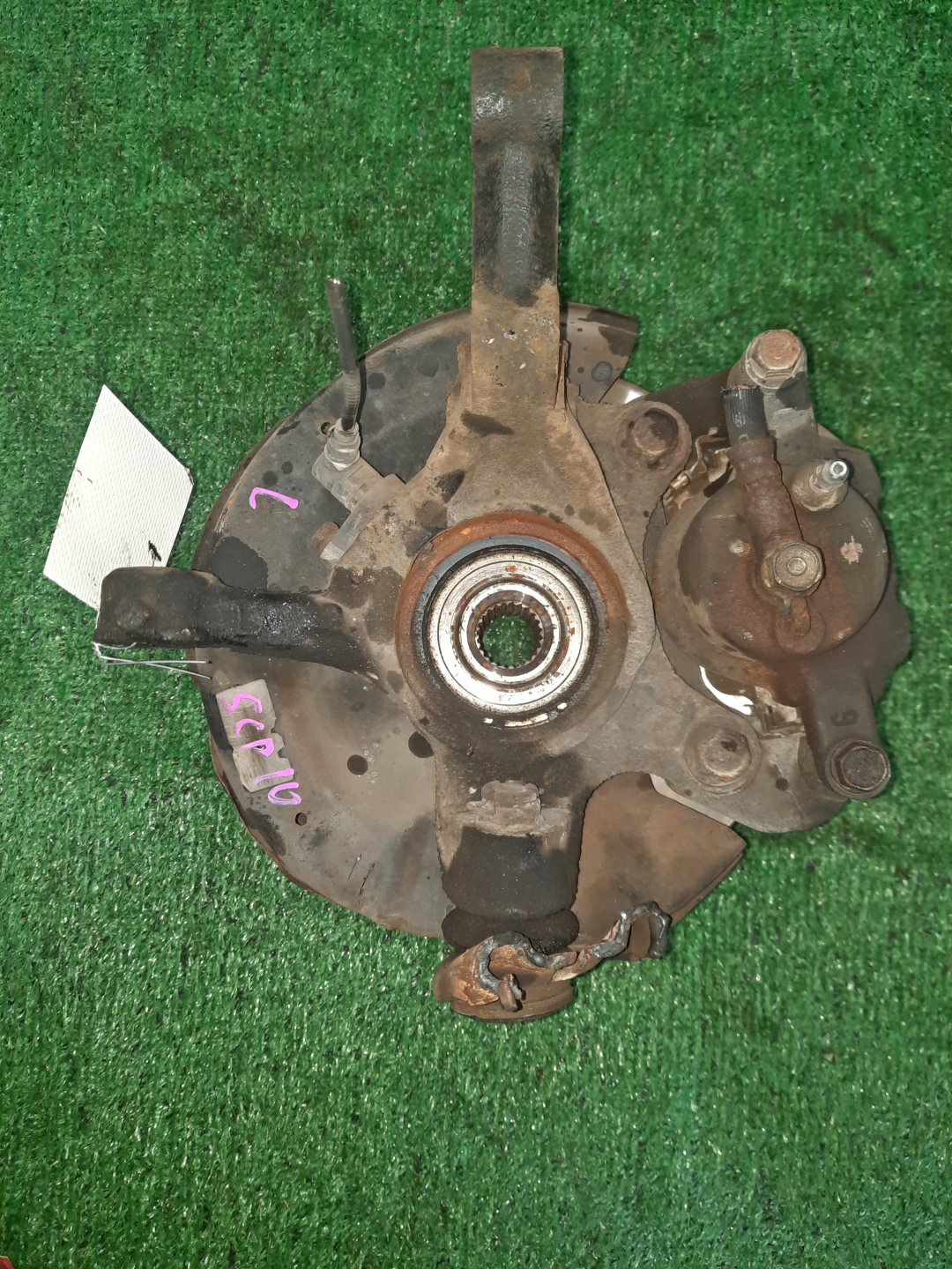 Ступица левая передняя TOYOTA PLATZ, VITZ SCP11, SCP10, SCP13 1SZ-FE, 2SZ-FE 3 ракурс