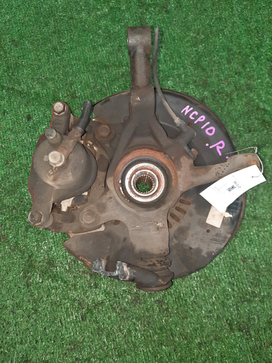 Ступица правая передняя TOYOTA VITZ NCP10 2NZ-FE 3 ракурс