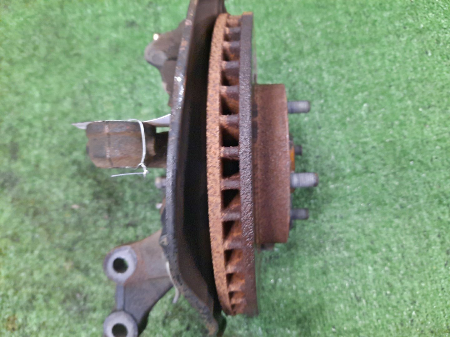 Ступица левая передняя TOYOTA COROLLA, COROLLA FIELDER, ALLEX, COROLLA RUNX NZE121 1NZ-FE 3 ракурс