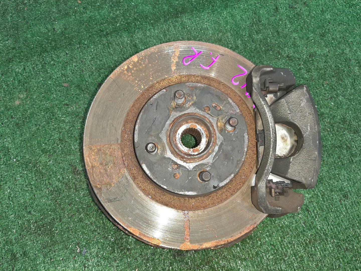 Ступица правая передняя TOYOTA AXIO, COROLLA FIELDER, COROLLA  AXIO, FIELDER NZE141, ZRE142, ZRE142G, NZE141G 1NZ-FE, 2ZR-FAE, 2ZR-FE 1 ракурс