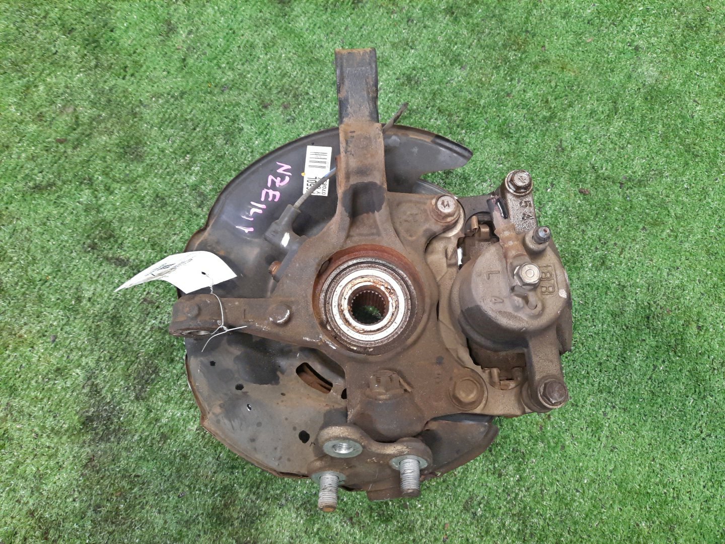 Ступица левая передняя TOYOTA AXIO, COROLLA FIELDER, COROLLA  AXIO, FIELDER NZE141, ZRE142, ZRE142G, NZE141G 1NZ-FE, 2ZR-FAE, 2ZR-FE 2 ракурс