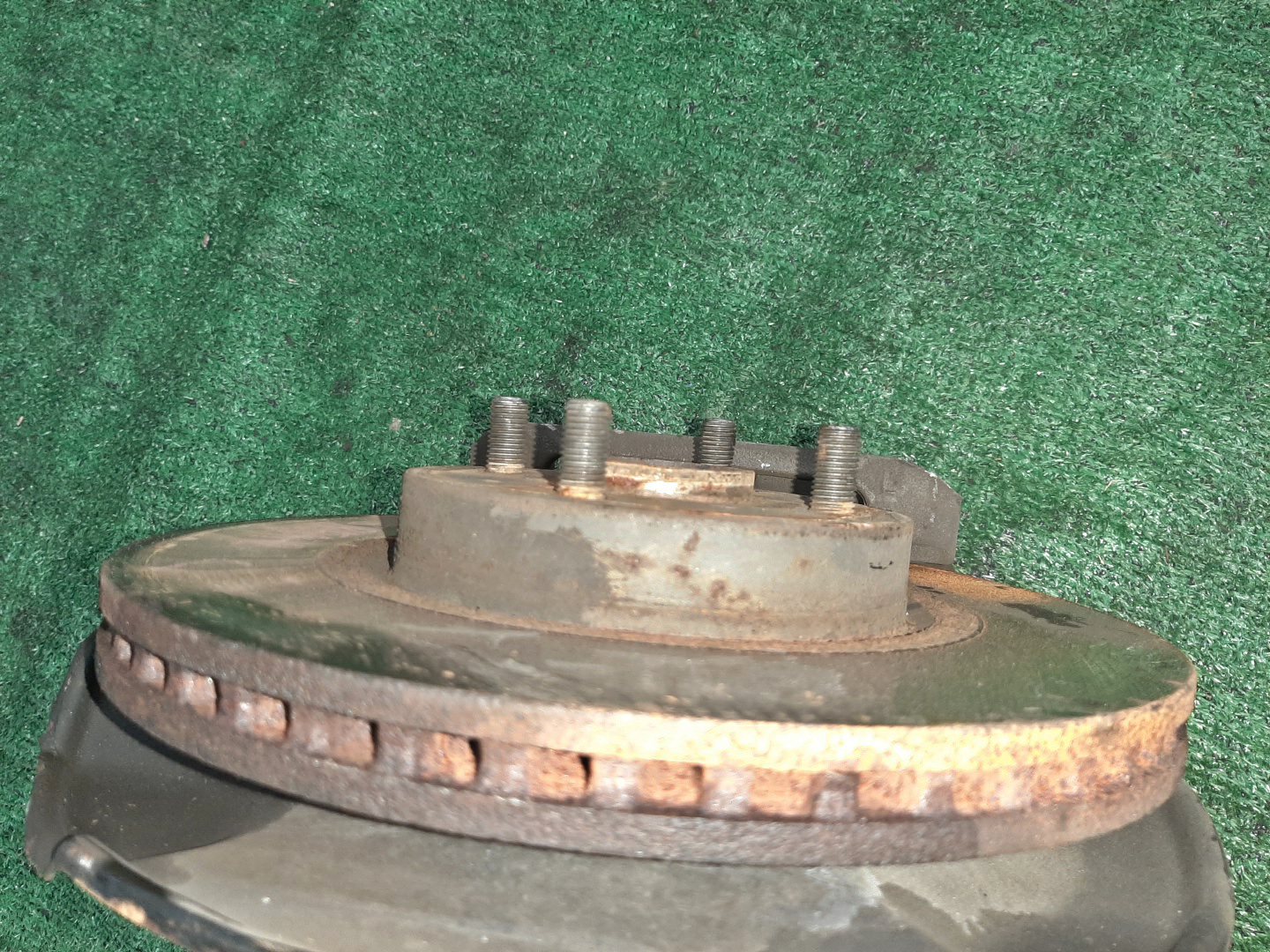 Ступица левая передняя TOYOTA AXIO, COROLLA FIELDER, COROLLA  AXIO, FIELDER NZE141, ZRE142, ZRE142G, NZE141G 1NZ-FE, 2ZR-FAE, 2ZR-FE 2 ракурс