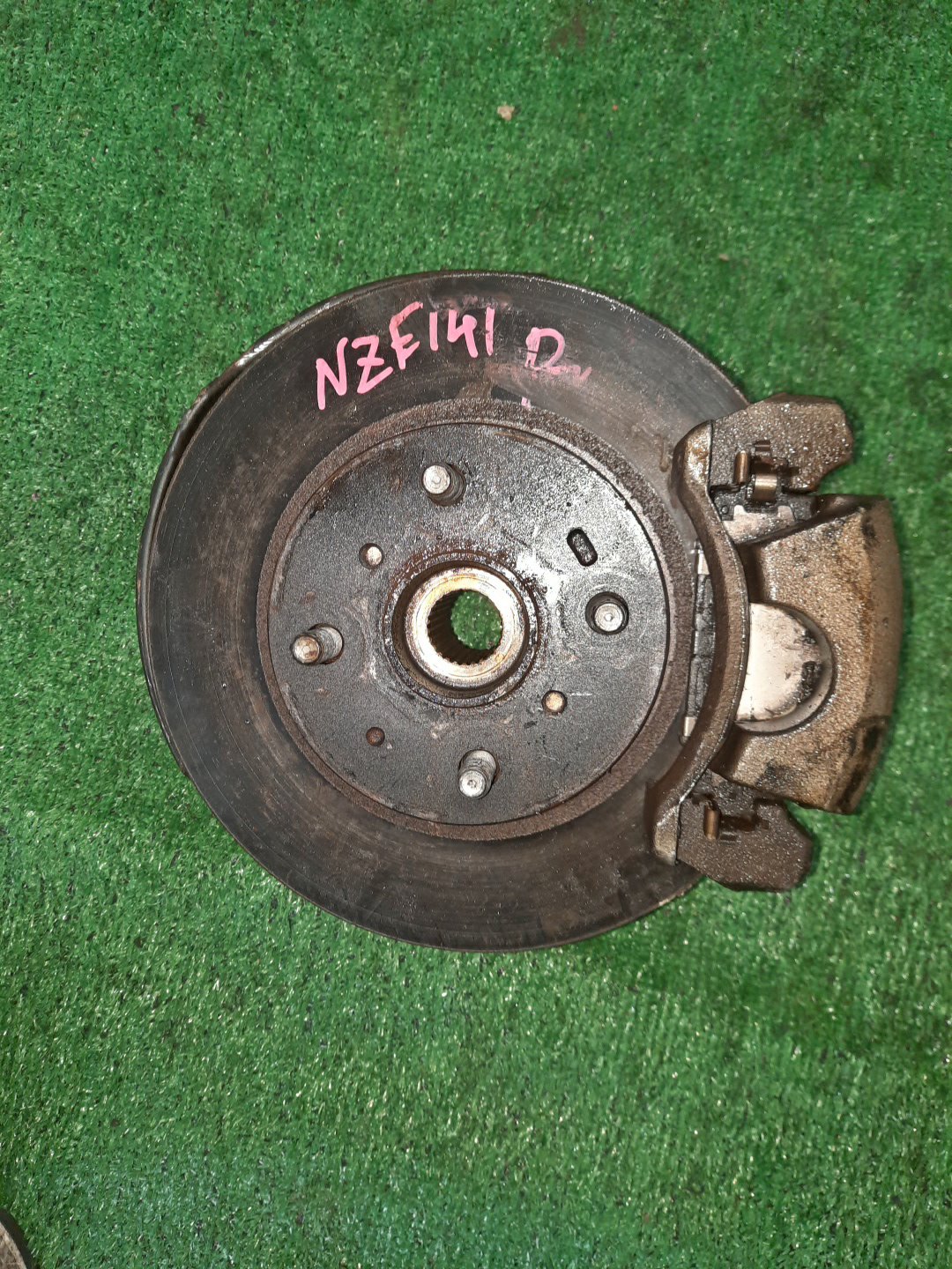 Ступица правая передняя TOYOTA AXIO, COROLLA FIELDER, COROLLA  AXIO, FIELDER NZE141, ZRE142, ZRE142G, NZE141G 1NZ-FE, 2ZR-FAE, 2ZR-FE 1 ракурс