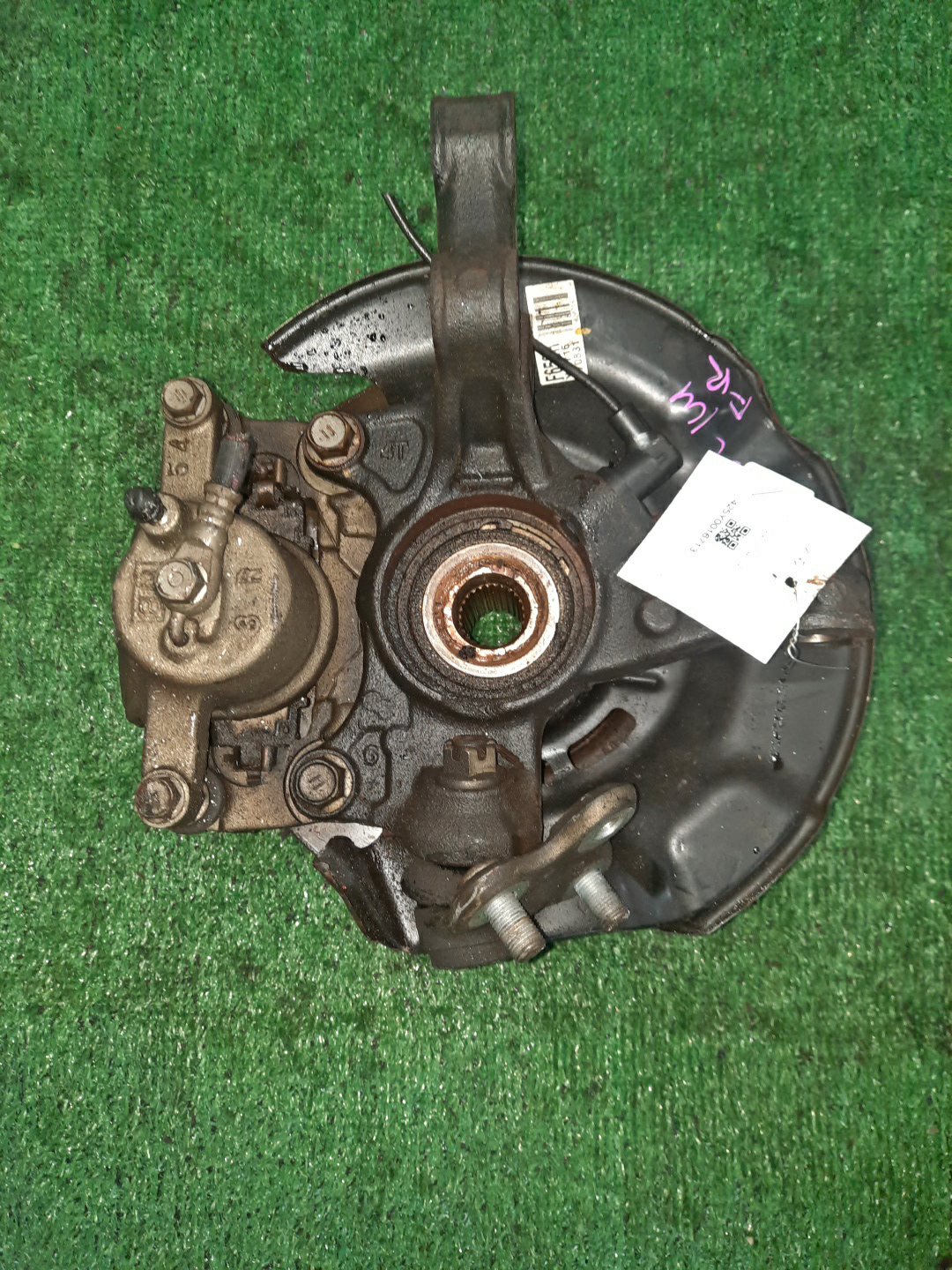 Ступица правая передняя TOYOTA AXIO, COROLLA FIELDER, COROLLA  AXIO, FIELDER NZE141, ZRE142, ZRE142G, NZE141G 1NZ-FE, 2ZR-FAE, 2ZR-FE 3 ракурс