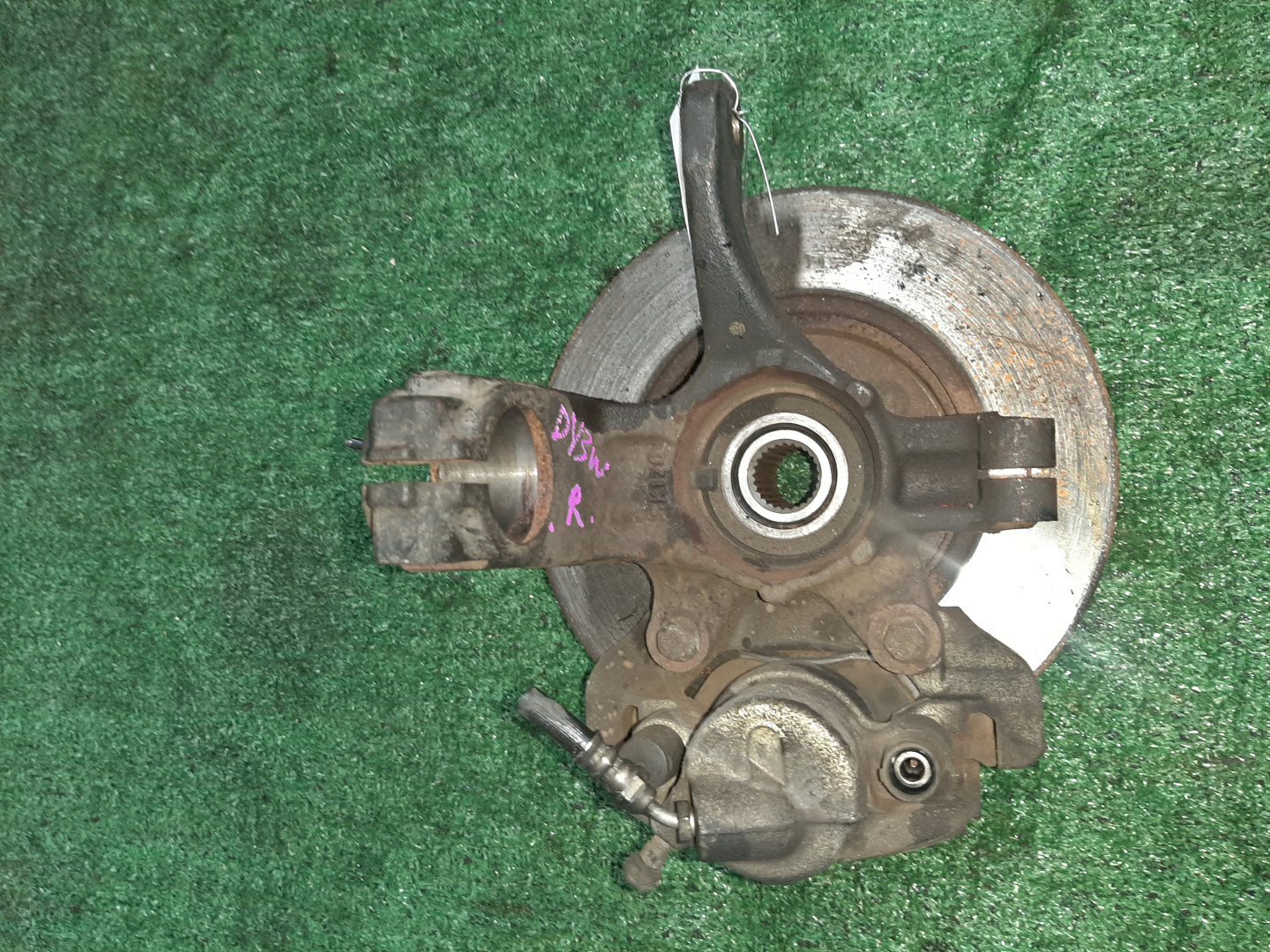 Ступица правая передняя MAZDA DEMIO, VERISA DY3W, DY5W, DY3R, DY5R, DC5R, DC5W ZJ-VE, ZY-VE 3 ракурс