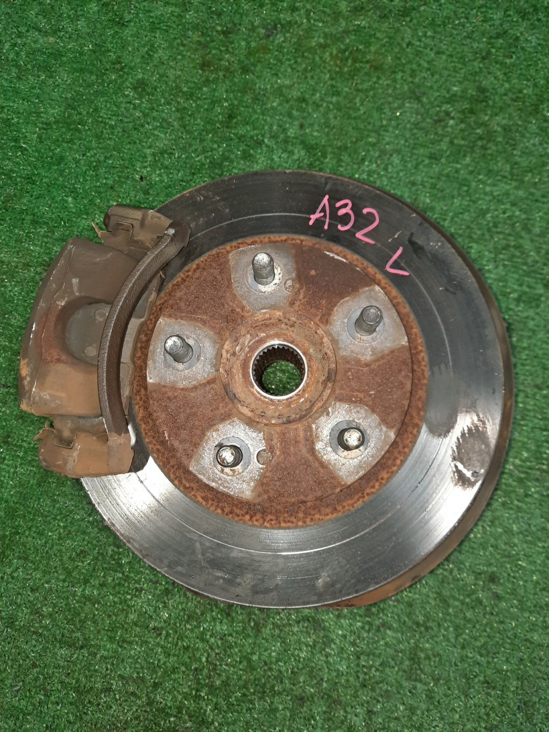 Ступица левая передняя NISSAN CEFIRO A32 VQ30DE, VQ20DE, VQ25DE 1 ракурс