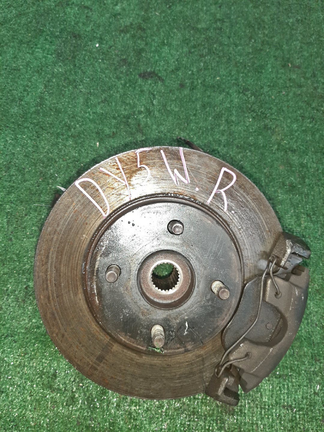 Ступица правая передняя MAZDA DEMIO, VERISA DY3W, DY5W, DY3R, DY5R, DC5R, DC5W ZJ-VE, ZY-VE 1 ракурс