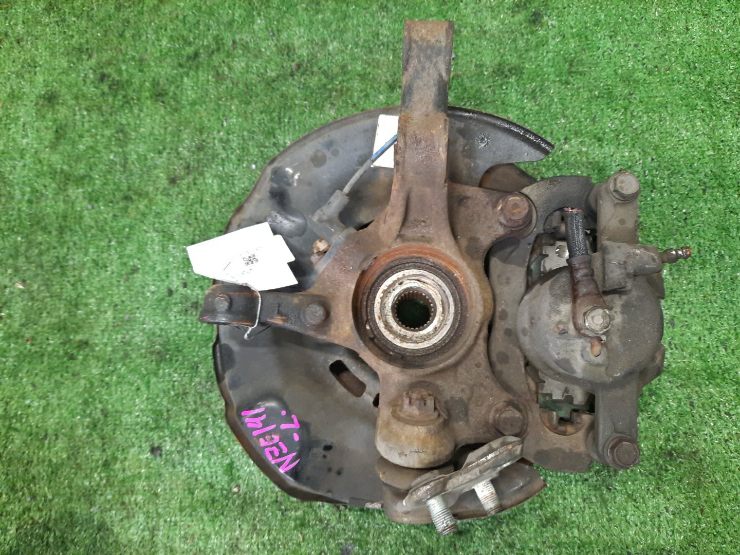 Ступица левая передняя TOYOTA AXIO, COROLLA FIELDER, COROLLA  AXIO, FIELDER NZE141, ZRE142, ZRE142G, NZE141G 1NZ-FE, 2ZR-FAE, 2ZR-FE 2 ракурс