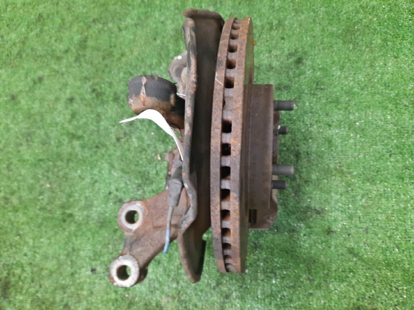 Ступица левая передняя TOYOTA AXIO, COROLLA FIELDER, COROLLA  AXIO, FIELDER NZE141, ZRE142, ZRE142G, NZE141G 1NZ-FE, 2ZR-FAE, 2ZR-FE 3 ракурс