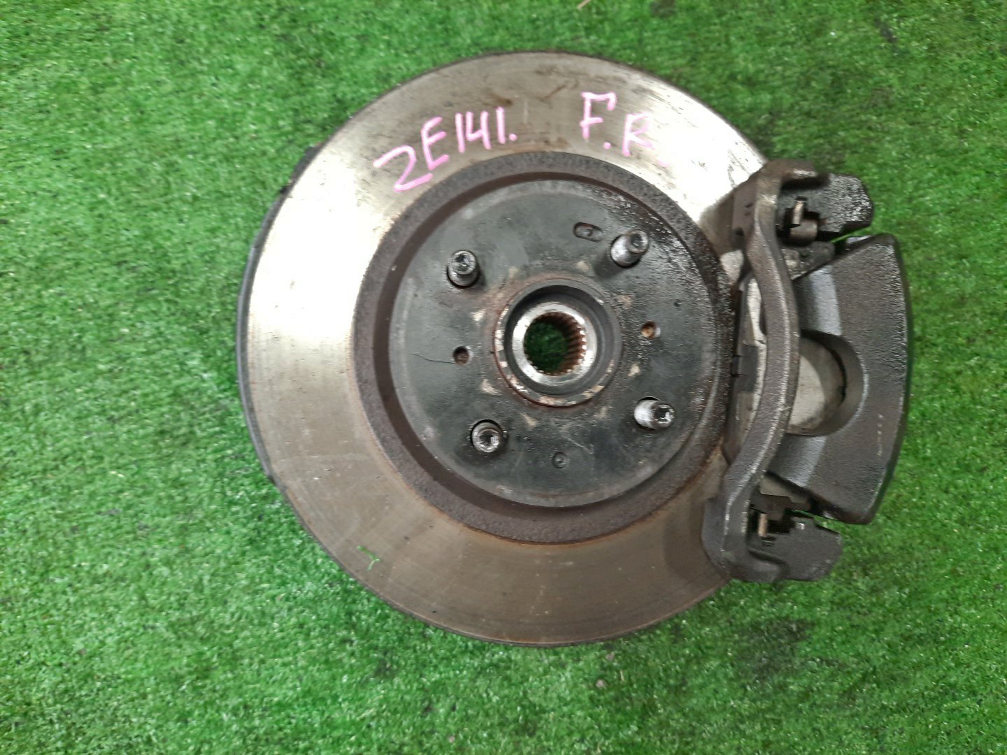 Ступица правая передняя TOYOTA AXIO, COROLLA FIELDER, COROLLA  AXIO, FIELDER NZE141, ZRE142, ZRE142G, NZE141G 1NZ-FE, 2ZR-FAE, 2ZR-FE 1 ракурс