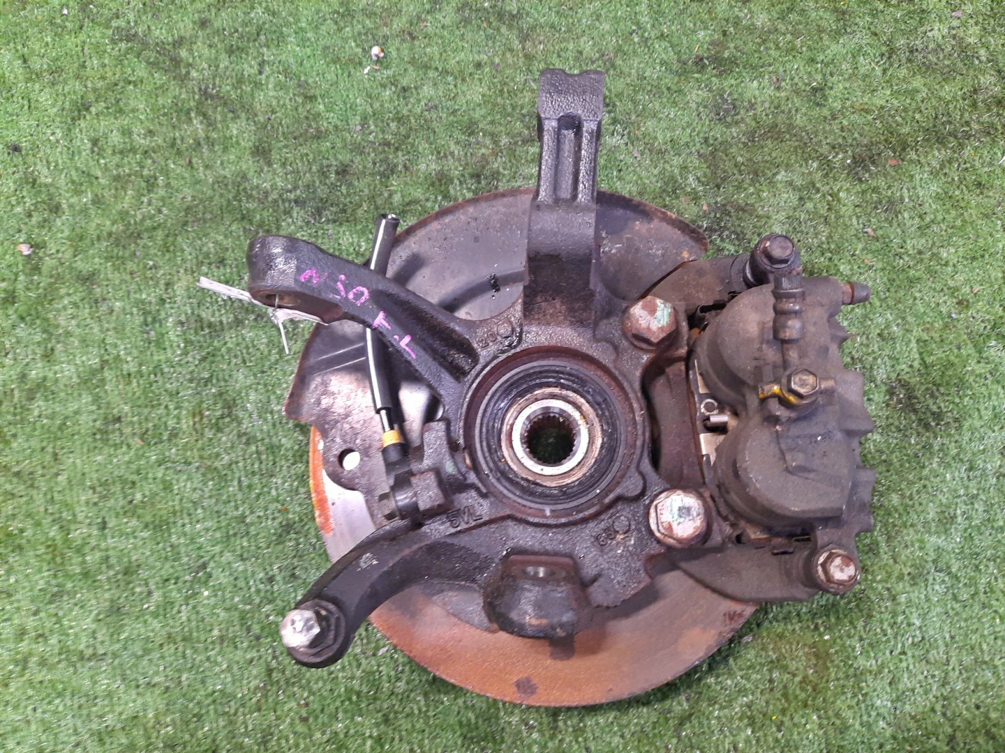 Ступица левая передняя NISSAN RNESSA N30 SR20DE, KA24DE, SR20DET 2 ракурс