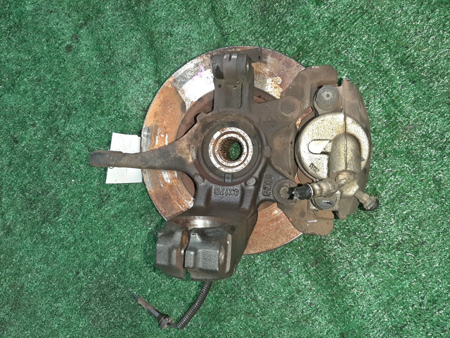 Ступица правая передняя MAZDA DEMIO, VERISA DY3W, DY5W, DY3R, DY5R, DC5R, DC5W ZJ-VE, ZY-VE 3 ракурс