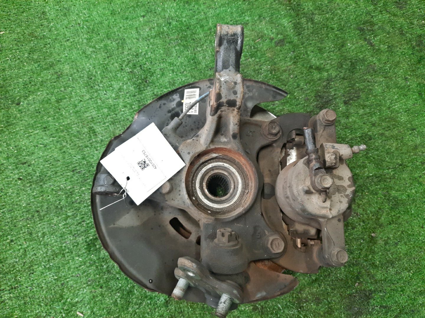 Ступица левая передняя TOYOTA AXIO, COROLLA FIELDER, COROLLA  AXIO, FIELDER NZE141, ZRE142, ZRE142G, NZE141G 1NZ-FE, 2ZR-FAE, 2ZR-FE 2 ракурс