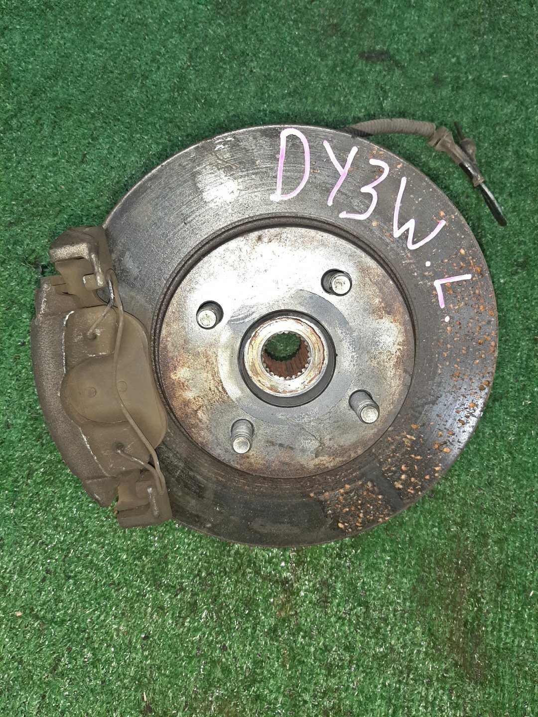 Ступица левая передняя MAZDA DEMIO, VERISA DY3W, DY5W, DY3R, DY5R, DC5R, DC5W ZJ-VE, ZY-VE 1 ракурс