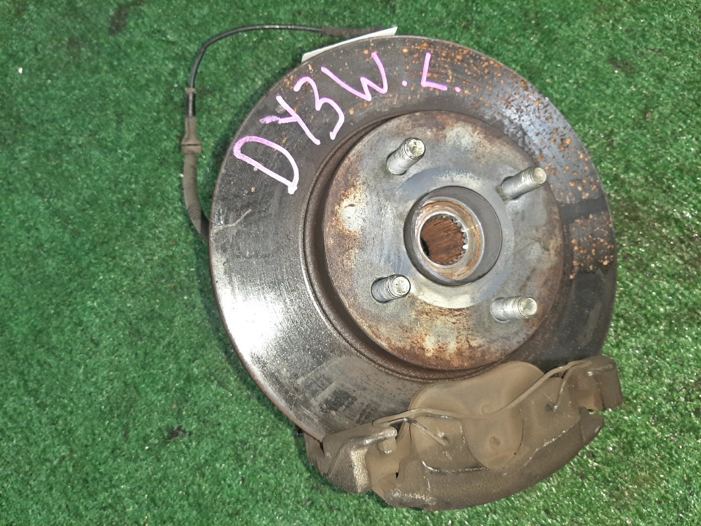 Ступица левая передняя MAZDA DEMIO, VERISA DY3W, DY5W, DY3R, DY5R, DC5R, DC5W ZJ-VE, ZY-VE 4 ракурс