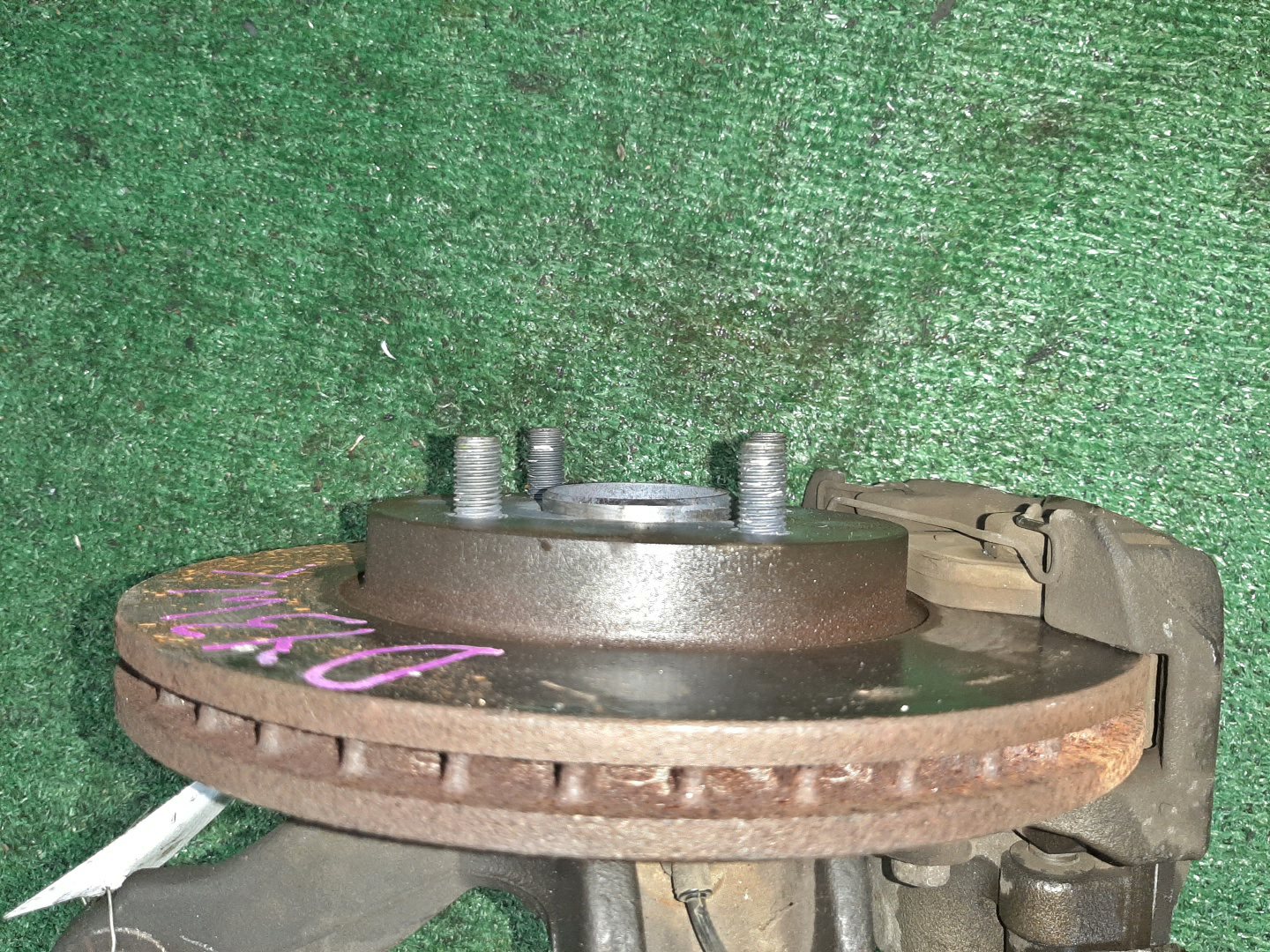 Ступица левая передняя MAZDA DEMIO, VERISA DY3W, DY5W, DY3R, DY5R, DC5R, DC5W ZJ-VE, ZY-VE 5 ракурс