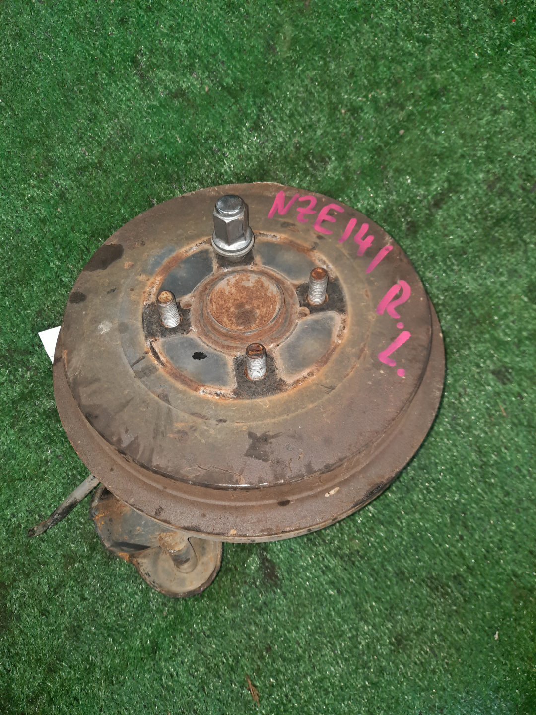 Ступица левая задняя TOYOTA AXIO, COROLLA FIELDER, COROLLA  AXIO, FIELDER NZE141, ZRE142, ZRE142G, NZE141G 1NZ-FE, 2ZR-FAE, 2ZR-FE 1 ракурс