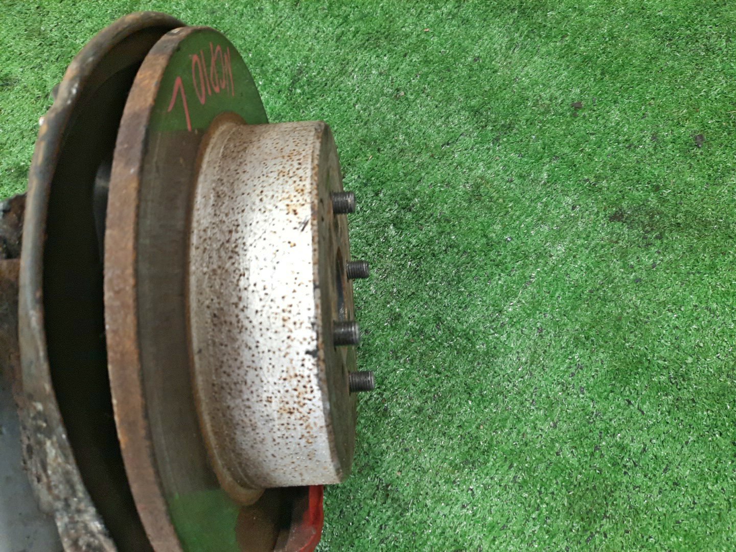 Ступица левая задняя TOYOTA VITZ NCP10, NCP13 2NZ-FE, 1NZ-FE 3 ракурс