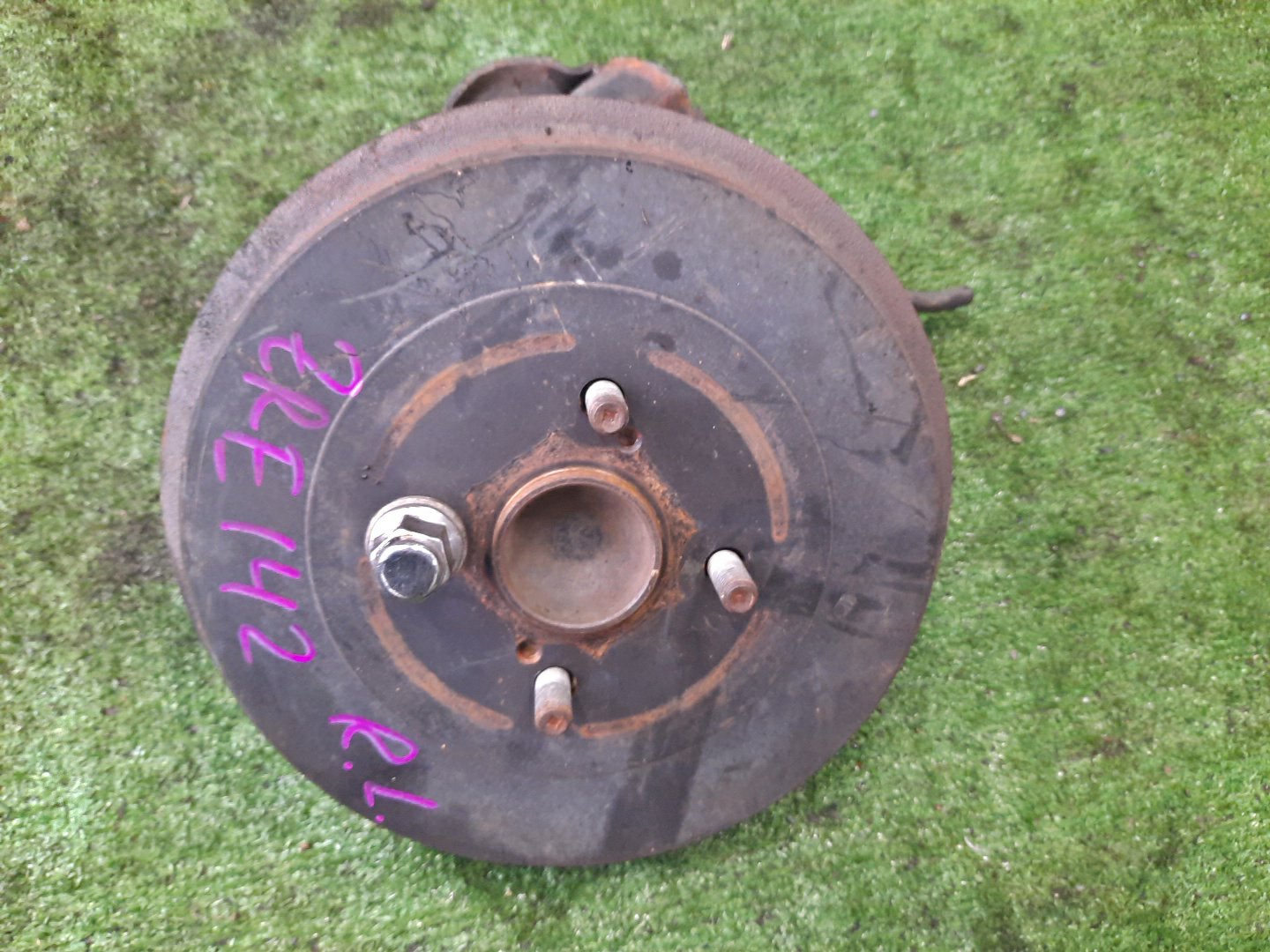 Ступица левая задняя TOYOTA AXIO, COROLLA FIELDER, COROLLA  AXIO, FIELDER NZE141, ZRE142, ZRE142G, NZE141G 1NZ-FE, 2ZR-FAE, 2ZR-FE 1 ракурс