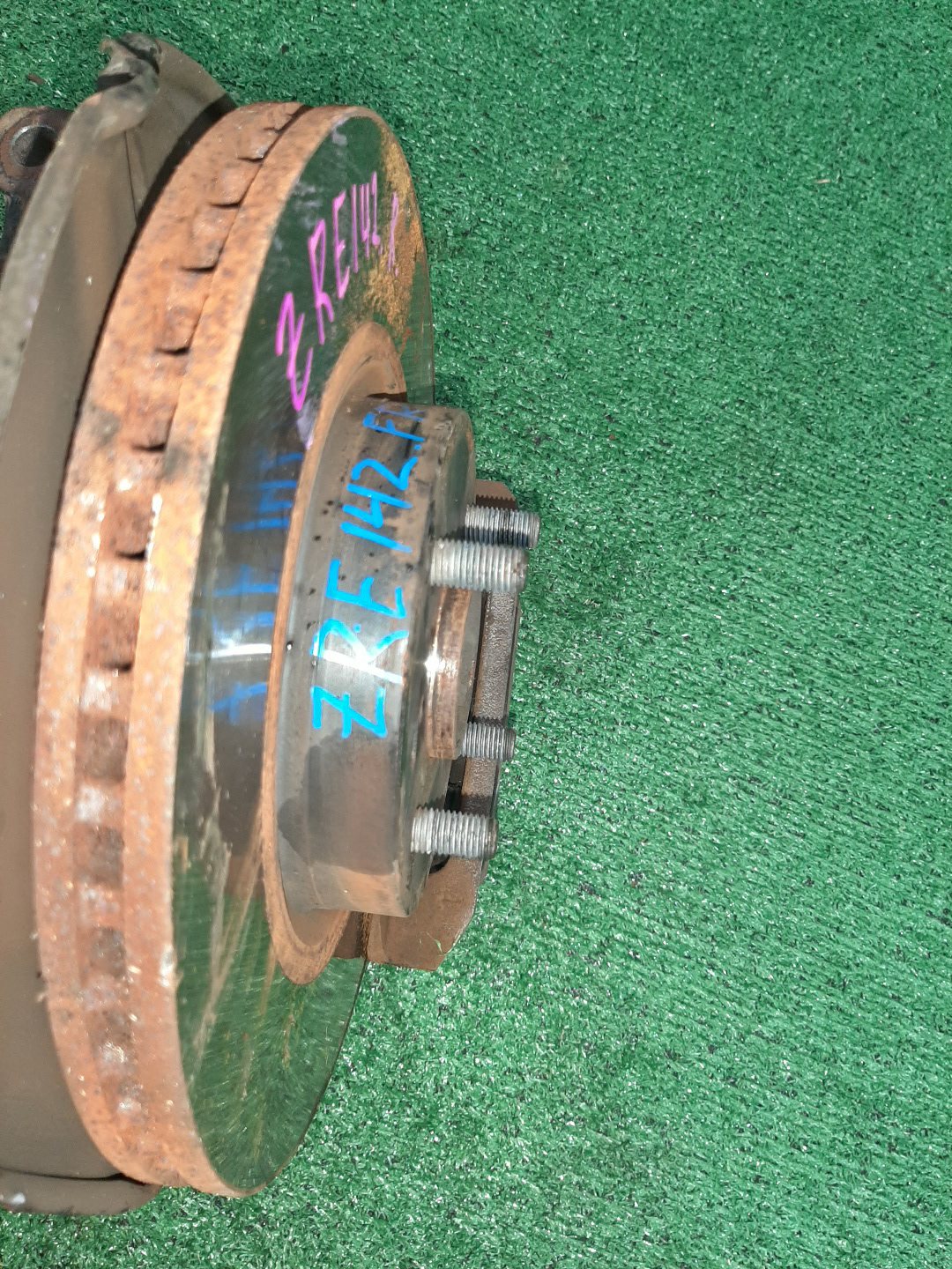 Ступица правая передняя TOYOTA AXIO, COROLLA FIELDER, COROLLA AXIO, FIELDER NZE141, ZRE142, ZRE142G, NZE141G 1NZ-FE, 2ZR-FAE, 2ZR-FE 2 ракурс Ступица правая передняя TOYOTA AXIO, COROLLA FIELDER, COROLLA AXIO, FIELDER NZE141, ZRE142, ZRE142G, NZE141G 1NZ-FE, 2ZR-FAE, 2ZR-FE 2 ракурс