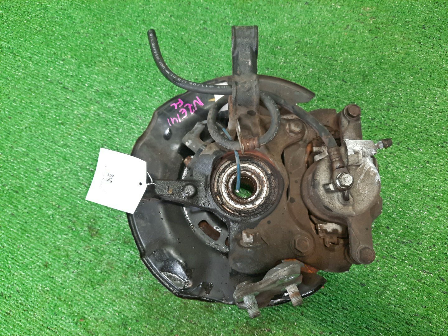 Ступица левая передняя TOYOTA AXIO, COROLLA FIELDER, COROLLA AXIO, FIELDER NZE141, ZRE142, ZRE142G, NZE141G 1NZ-FE, 2ZR-FAE, 2ZR-FE 2 ракурс Ступица левая передняя TOYOTA AXIO, COROLLA FIELDER, COROLLA AXIO, FIELDER NZE141, ZRE142, ZRE142G, NZE141G 1NZ-FE, 2ZR-FAE, 2ZR-FE 2 ракурс