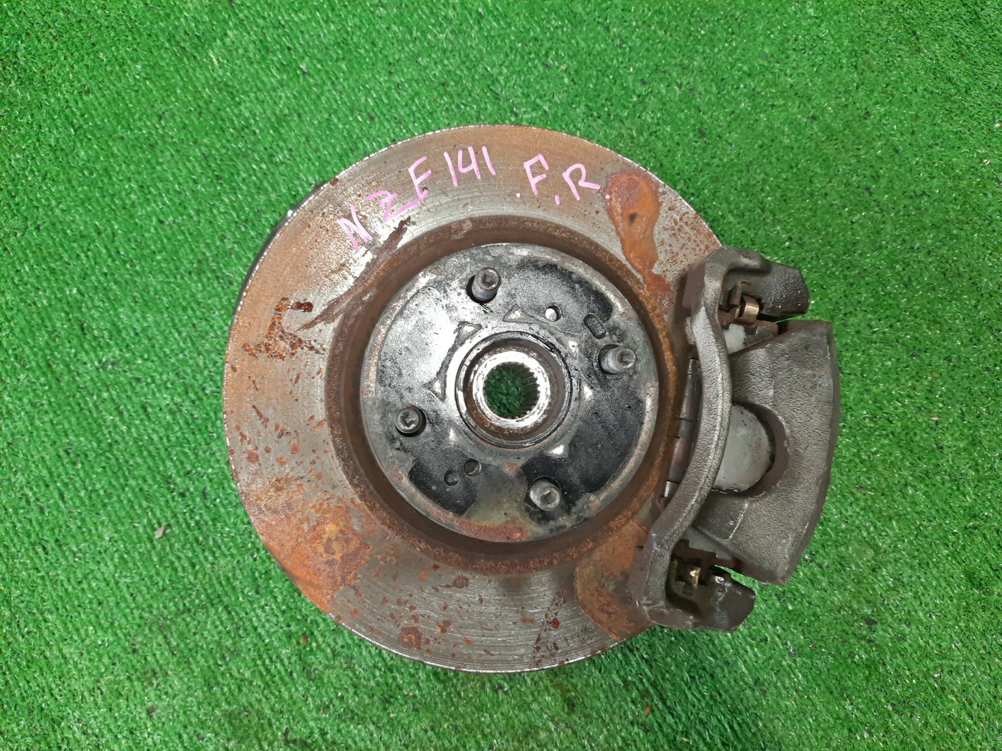 Ступица правая передняя TOYOTA AXIO, COROLLA FIELDER, COROLLA AXIO, FIELDER NZE141, ZRE142, ZRE142G, NZE141G 1NZ-FE, 2ZR-FAE, 2ZR-FE 1 ракурс Ступица правая передняя TOYOTA AXIO, COROLLA FIELDER, COROLLA AXIO, FIELDER NZE141, ZRE142, ZRE142G, NZE141G 1NZ-FE, 2ZR-FAE, 2ZR-FE 1 ракурс