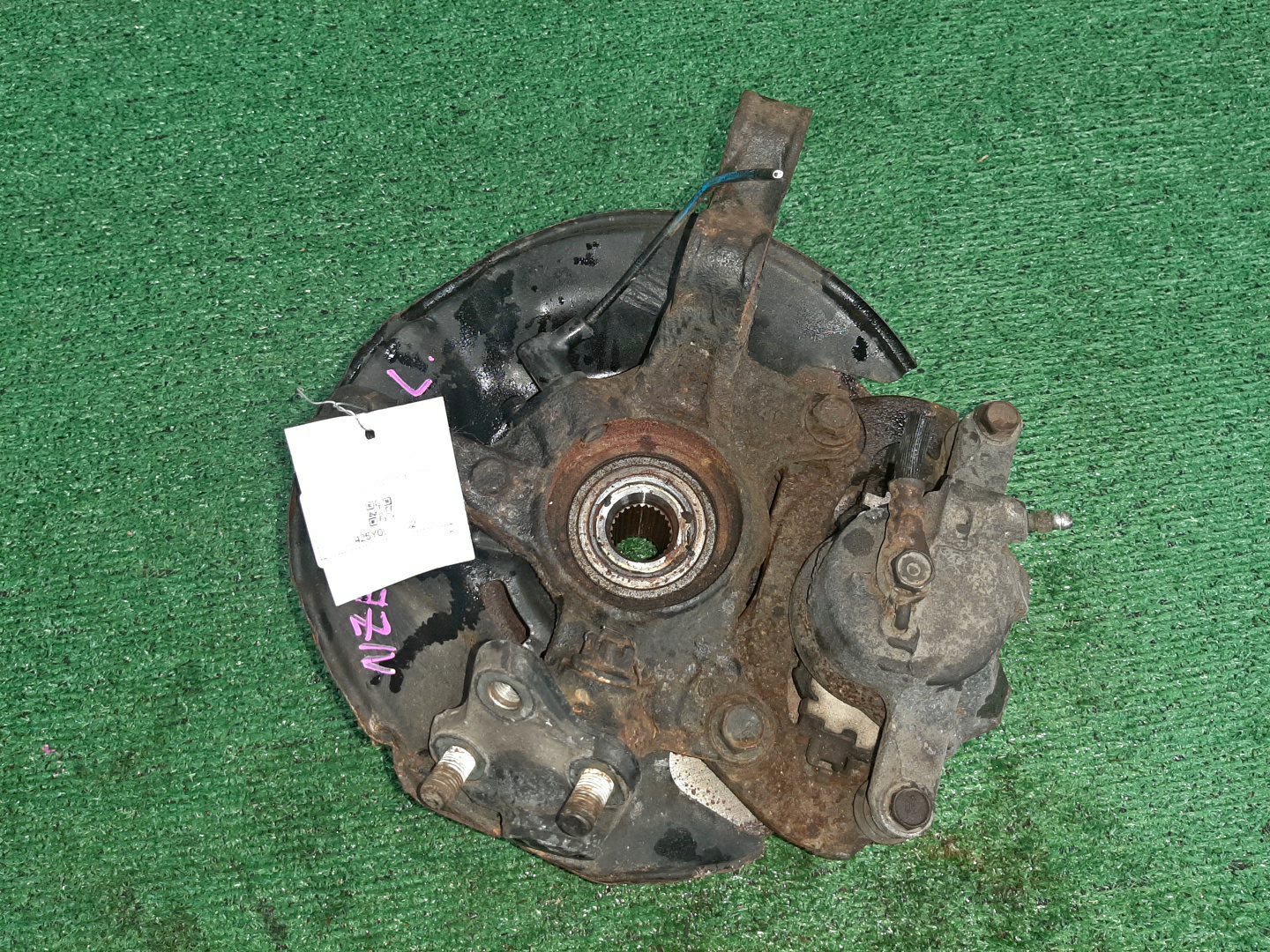 Ступица левая передняя TOYOTA AXIO, COROLLA FIELDER, COROLLA  AXIO, FIELDER NZE141, ZRE142, ZRE142G, NZE141G 1NZ-FE, 2ZR-FAE, 2ZR-FE 3 ракурс