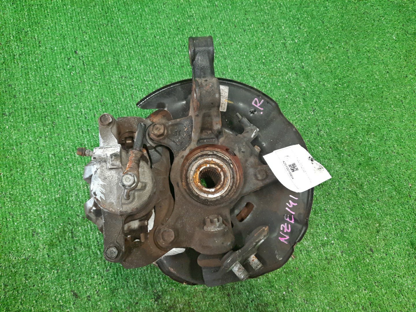 Ступица правая передняя TOYOTA AXIO, COROLLA FIELDER, COROLLA AXIO, FIELDER NZE141, ZRE142, ZRE142G, NZE141G 1NZ-FE, 2ZR-FAE, 2ZR-FE 2 ракурс Ступица правая передняя TOYOTA AXIO, COROLLA FIELDER, COROLLA AXIO, FIELDER NZE141, ZRE142, ZRE142G, NZE141G 1NZ-FE, 2ZR-FAE, 2ZR-FE 2 ракурс
