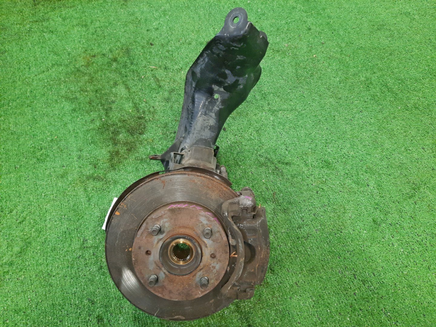 Ступица правая передняя NISSAN BLUEBIRD, PRIMERA SU14, U14, QU14, HU14, EU14, P11, WP11, QP11, HP11, WQP11, WHP11 CD20, SR20DE, QG18DE, QG18DD, SR18DE, SR20VE 1 ракурс