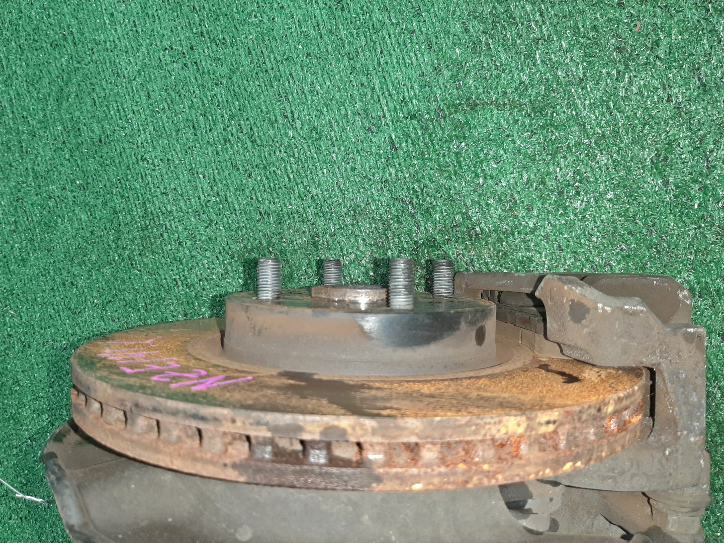 Ступица левая передняя TOYOTA AXIO, COROLLA FIELDER, COROLLA AXIO, FIELDER NZE141, ZRE142, ZRE142G, NZE141G 1NZ-FE, 2ZR-FAE, 2ZR-FE 2 ракурс Ступица левая передняя TOYOTA AXIO, COROLLA FIELDER, COROLLA AXIO, FIELDER NZE141, ZRE142, ZRE142G, NZE141G 1NZ-FE, 2ZR-FAE, 2ZR-FE 2 ракурс