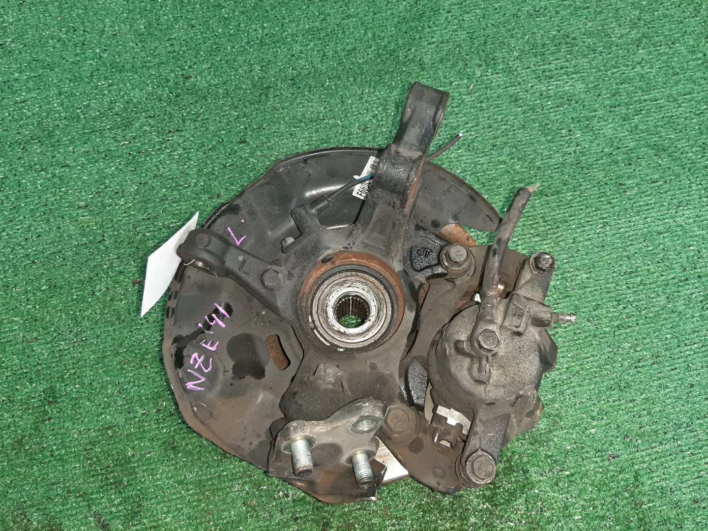 Ступица левая передняя TOYOTA AXIO, COROLLA FIELDER, COROLLA  AXIO, FIELDER NZE141, ZRE142, ZRE142G, NZE141G 1NZ-FE, 2ZR-FAE, 2ZR-FE 3 ракурс