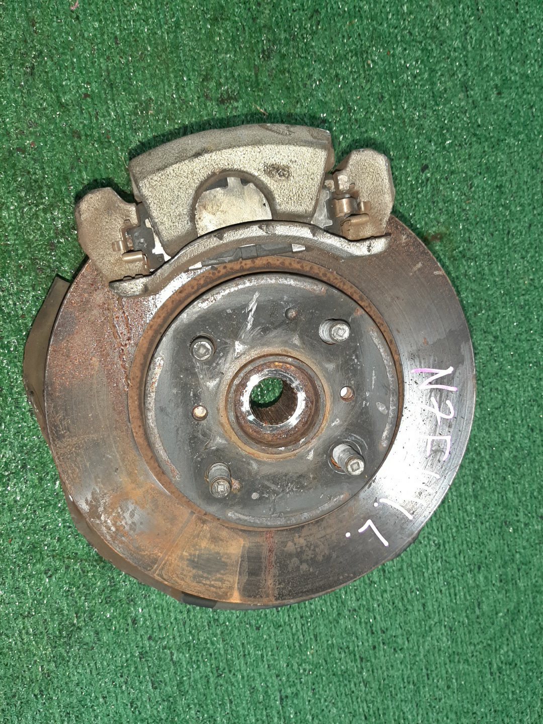 Ступица левая передняя TOYOTA AXIO, COROLLA FIELDER, COROLLA AXIO, FIELDER NZE141, ZRE142, ZRE142G, NZE141G 1NZ-FE, 2ZR-FAE, 2ZR-FE 1 ракурс Ступица левая передняя TOYOTA AXIO, COROLLA FIELDER, COROLLA AXIO, FIELDER NZE141, ZRE142, ZRE142G, NZE141G 1NZ-FE, 2ZR-FAE, 2ZR-FE 1 ракурс