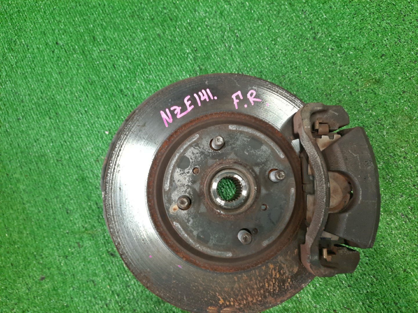 Ступица правая передняя TOYOTA AXIO, COROLLA FIELDER, COROLLA AXIO, FIELDER NZE141, ZRE142, ZRE142G, NZE141G 1NZ-FE, 2ZR-FAE, 2ZR-FE 1 ракурс Ступица правая передняя TOYOTA AXIO, COROLLA FIELDER, COROLLA AXIO, FIELDER NZE141, ZRE142, ZRE142G, NZE141G 1NZ-FE, 2ZR-FAE, 2ZR-FE 1 ракурс