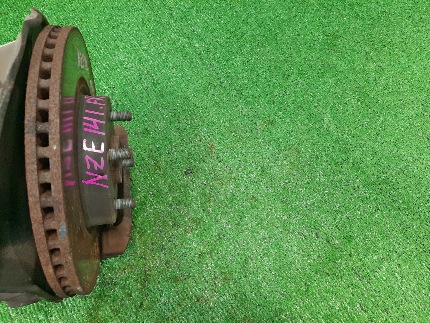 Ступица правая передняя TOYOTA AXIO, COROLLA FIELDER, COROLLA  AXIO, FIELDER NZE141, ZRE142, ZRE142G, NZE141G 1NZ-FE, 2ZR-FAE, 2ZR-FE 3 ракурс