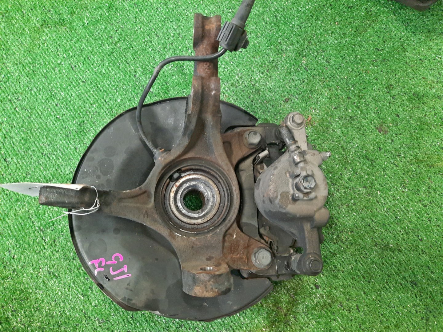Ступица левая передняя HONDA AIRWAVE GJ1 L15A 2 ракурс