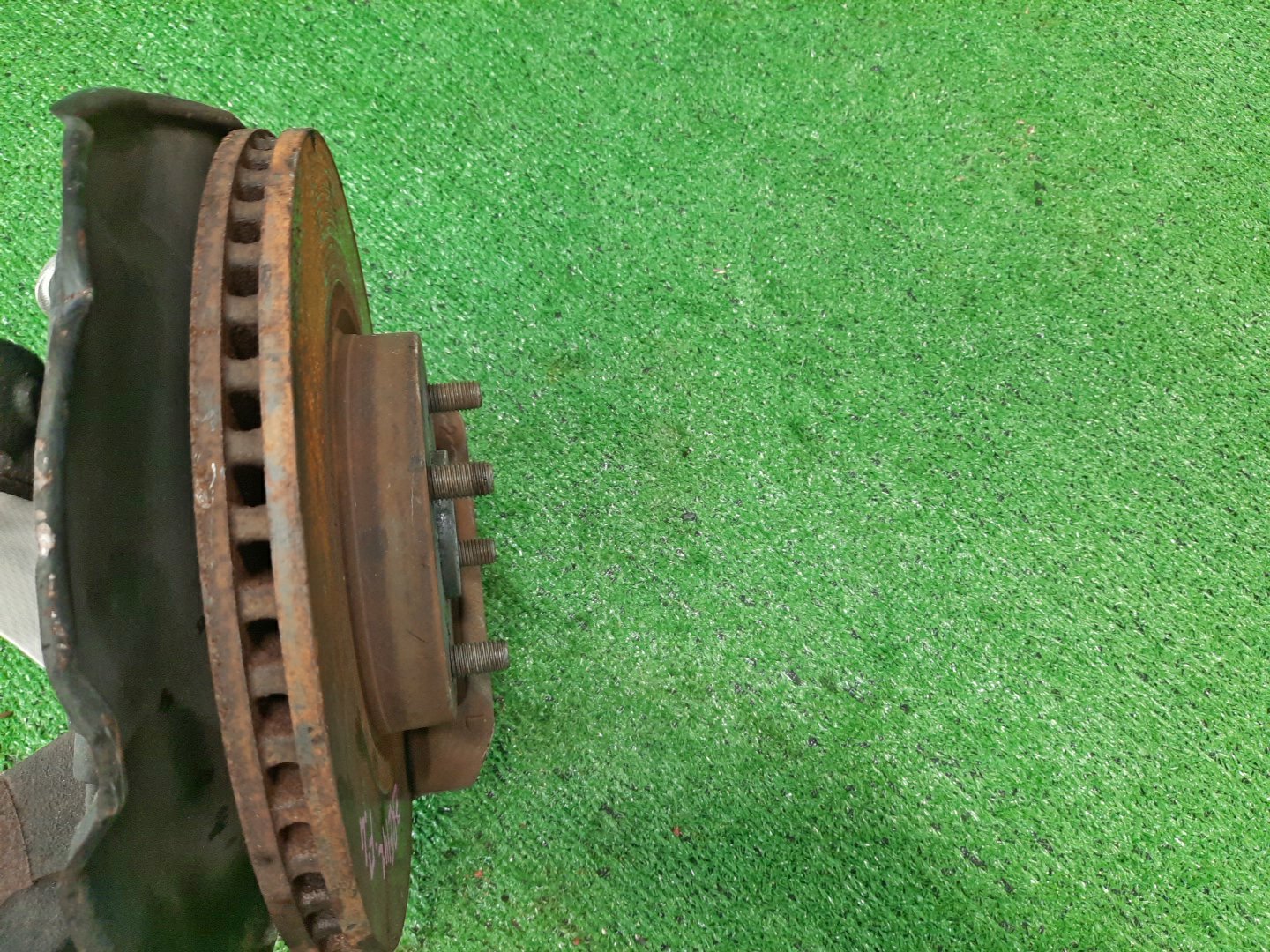 Ступица левая передняя TOYOTA AXIO, COROLLA FIELDER, COROLLA  AXIO, FIELDER NZE141, ZRE142, ZRE142G, NZE141G 1NZ-FE, 2ZR-FAE, 2ZR-FE 3 ракурс
