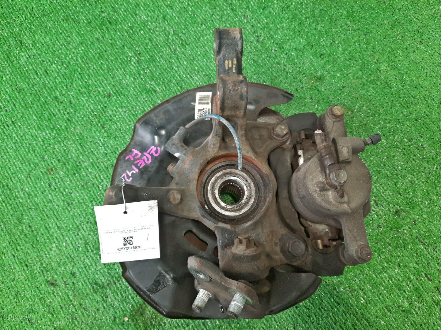 Ступица левая передняя TOYOTA AXIO, COROLLA FIELDER, COROLLA AXIO, FIELDER NZE141, ZRE142, ZRE142G, NZE141G 1NZ-FE, 2ZR-FAE, 2ZR-FE 2 ракурс Ступица левая передняя TOYOTA AXIO, COROLLA FIELDER, COROLLA AXIO, FIELDER NZE141, ZRE142, ZRE142G, NZE141G 1NZ-FE, 2ZR-FAE, 2ZR-FE 2 ракурс