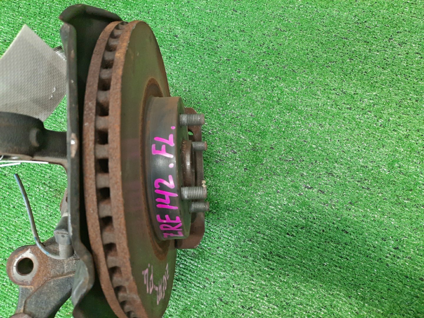 Ступица левая передняя TOYOTA AXIO, COROLLA FIELDER, COROLLA  AXIO, FIELDER NZE141, ZRE142, ZRE142G, NZE141G 1NZ-FE, 2ZR-FAE, 2ZR-FE 3 ракурс