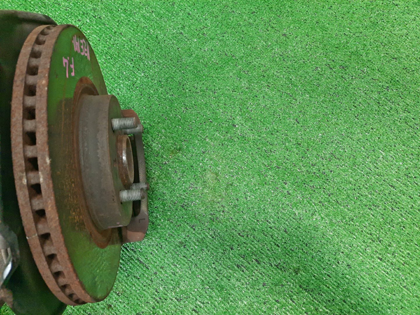 Ступица левая передняя TOYOTA AXIO, COROLLA FIELDER, COROLLA  AXIO, FIELDER NZE141, ZRE142, ZRE142G, NZE141G 1NZ-FE, 2ZR-FAE, 2ZR-FE 3 ракурс