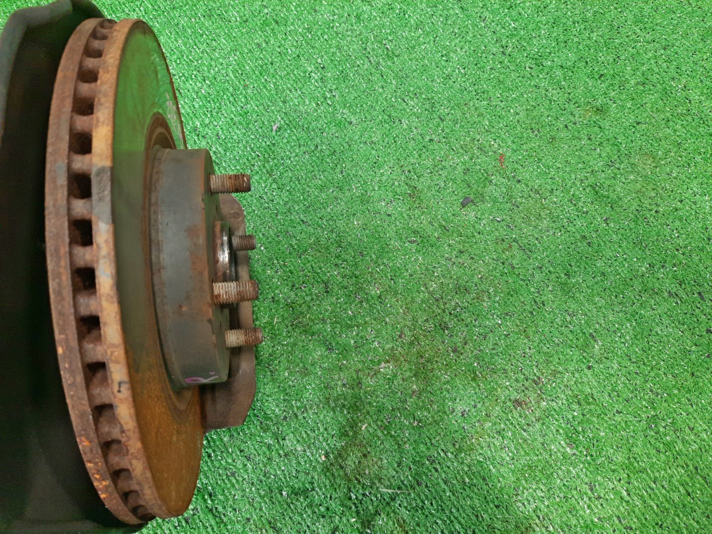 Ступица правая передняя TOYOTA AXIO, COROLLA FIELDER, COROLLA  AXIO, FIELDER NZE141, ZRE142, ZRE142G, NZE141G 1NZ-FE, 2ZR-FAE, 2ZR-FE 3 ракурс