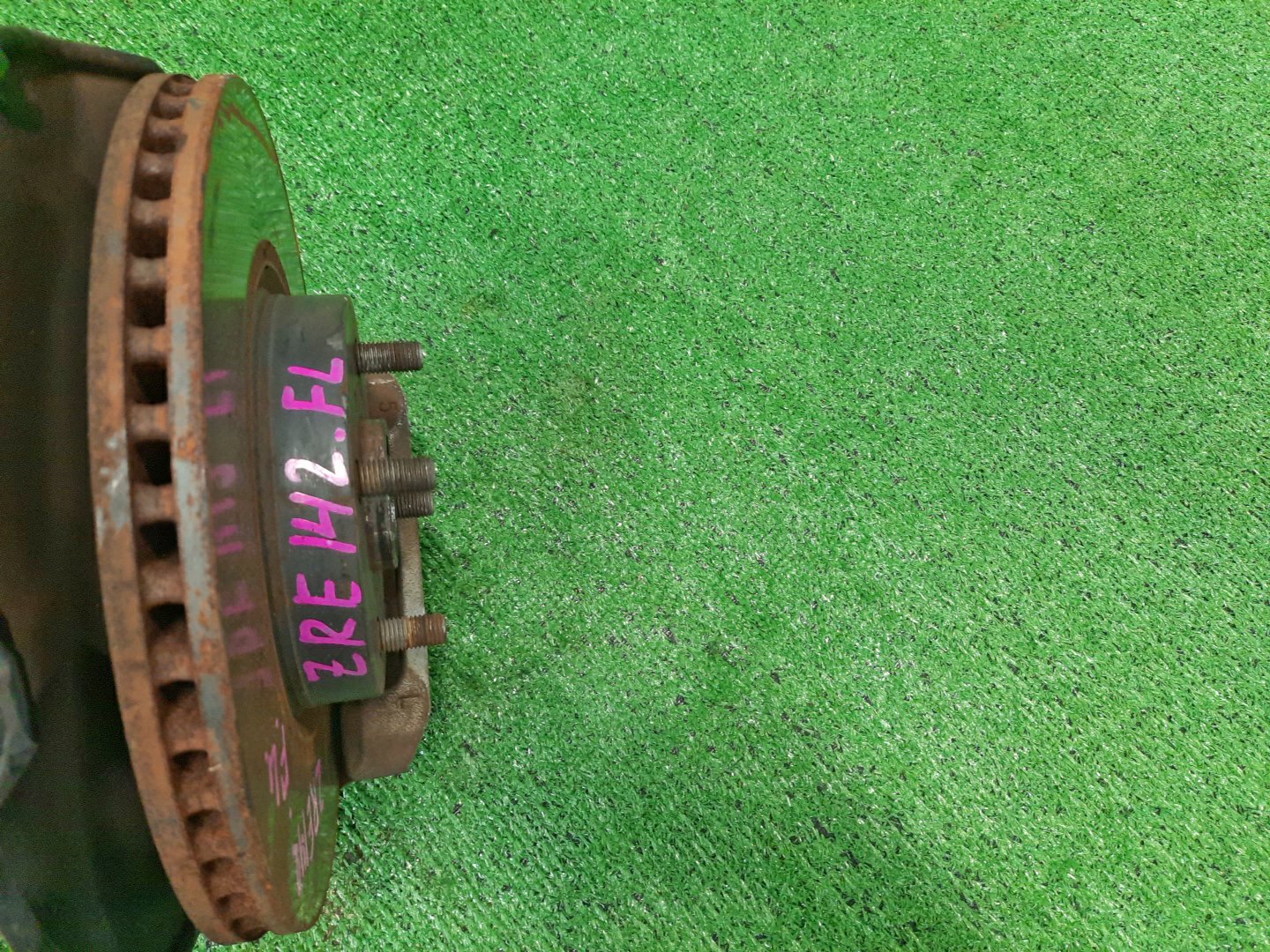 Ступица левая передняя TOYOTA AXIO, COROLLA FIELDER, COROLLA  AXIO, FIELDER NZE141, ZRE142, ZRE142G, NZE141G 1NZ-FE, 2ZR-FAE, 2ZR-FE 3 ракурс