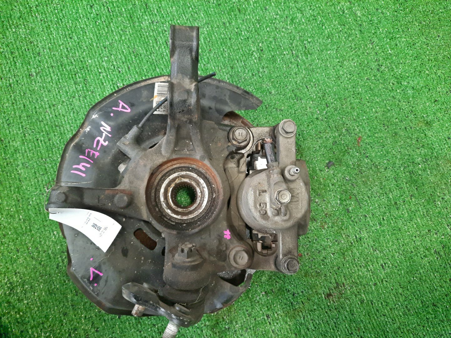 Ступица левая передняя TOYOTA AXIO, COROLLA FIELDER, COROLLA AXIO, FIELDER NZE141, ZRE142, ZRE142G, NZE141G 1NZ-FE, 2ZR-FAE, 2ZR-FE 2 ракурс Ступица левая передняя TOYOTA AXIO, COROLLA FIELDER, COROLLA AXIO, FIELDER NZE141, ZRE142, ZRE142G, NZE141G 1NZ-FE, 2ZR-FAE, 2ZR-FE 2 ракурс