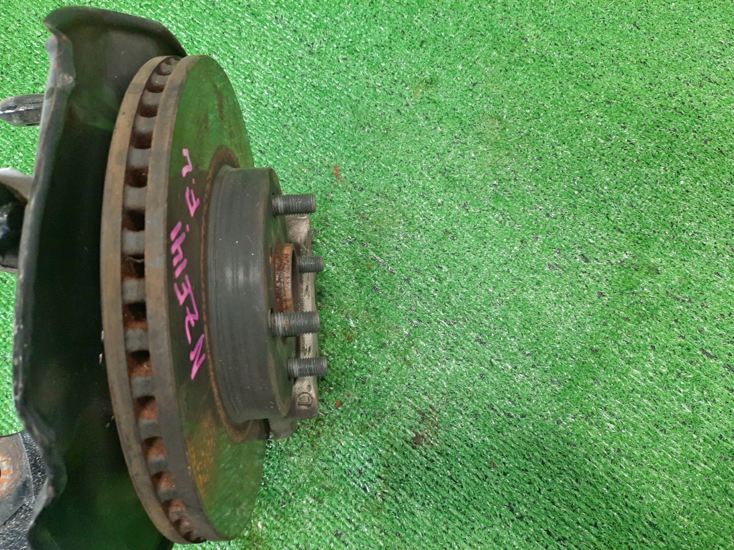 Ступица левая передняя TOYOTA AXIO, COROLLA FIELDER, COROLLA  AXIO, FIELDER NZE141, ZRE142, ZRE142G, NZE141G 1NZ-FE, 2ZR-FAE, 2ZR-FE 3 ракурс